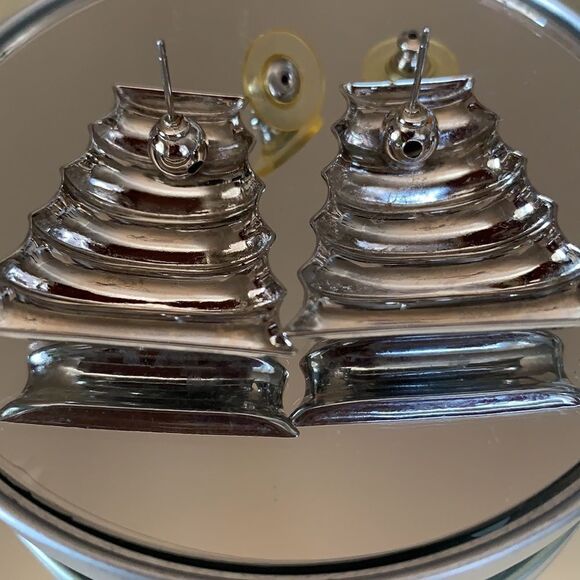 Vtg haystack shaped silver post earrings - Picture 4 of 5